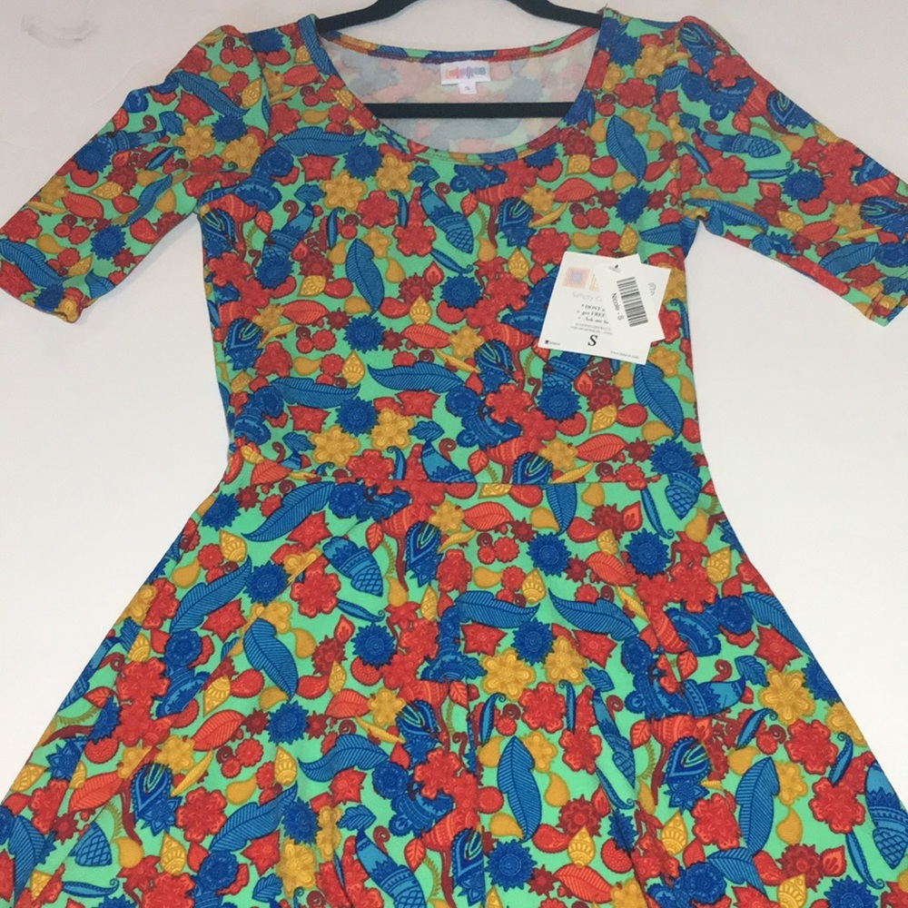 A LULAROE NICOLE